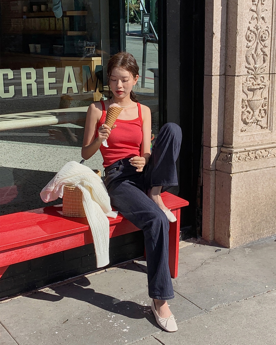 4 kiểu gi&agrave;y m&ugrave;a h&egrave; ph&ugrave; hợp nhất để mix với quần ống rộng, gi&uacute;p cả set đồ nh&igrave;n đẹp hơn hẳn- Ảnh 5.