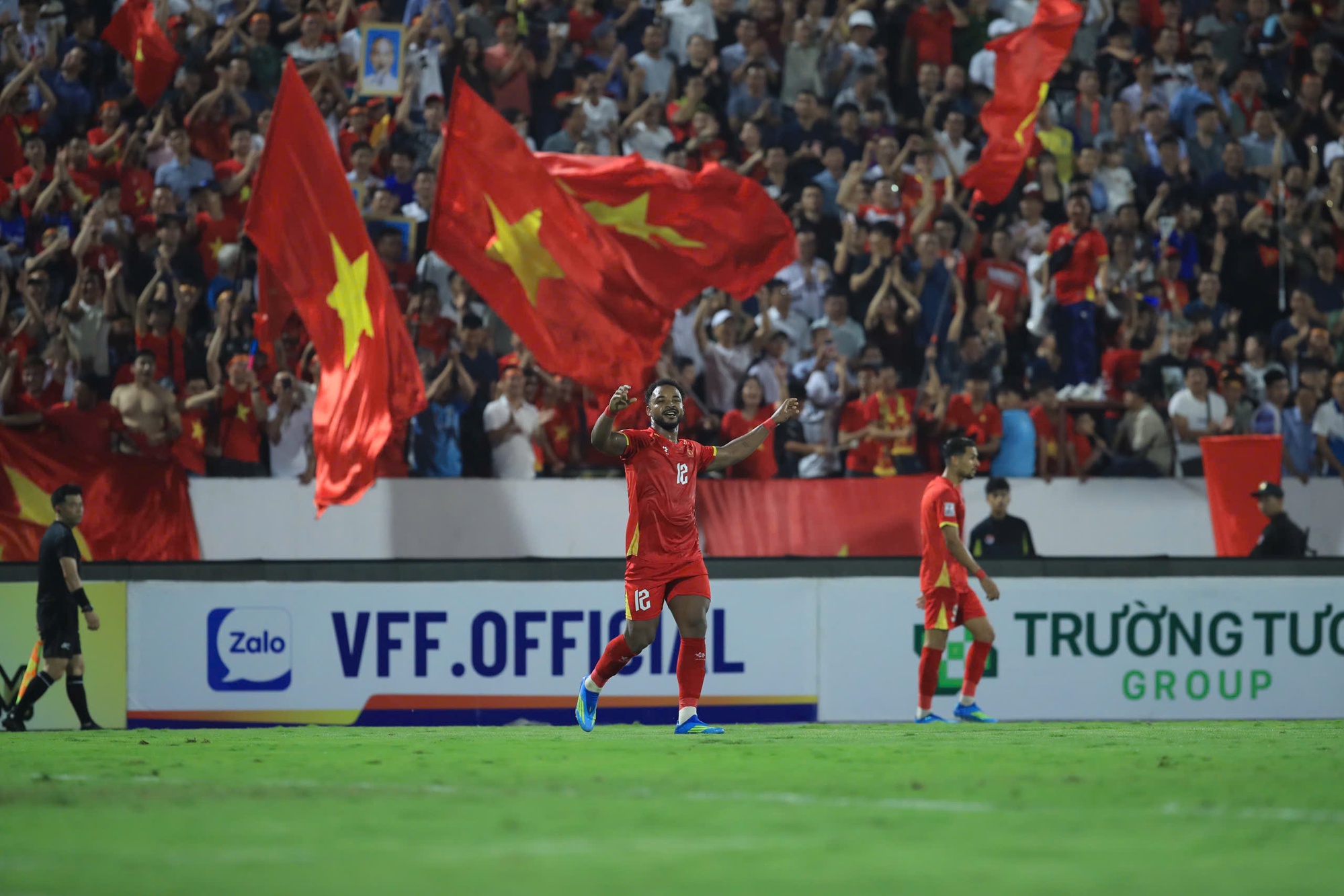 Xuân Son thị uy sức mạnh, lập cú đúp "huỷ diệt" tuyển Malaysia- Ảnh 7. Xuân Son thị uy sức mạnh, lập cú đúp "huỷ diệt" tuyển Malaysia- Ảnh 7.