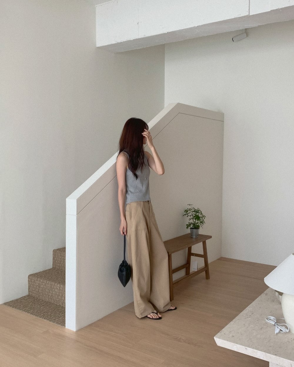 4 kiểu gi&agrave;y m&ugrave;a h&egrave; ph&ugrave; hợp nhất để mix với quần ống rộng, gi&uacute;p cả set đồ nh&igrave;n đẹp hơn hẳn- Ảnh 1.