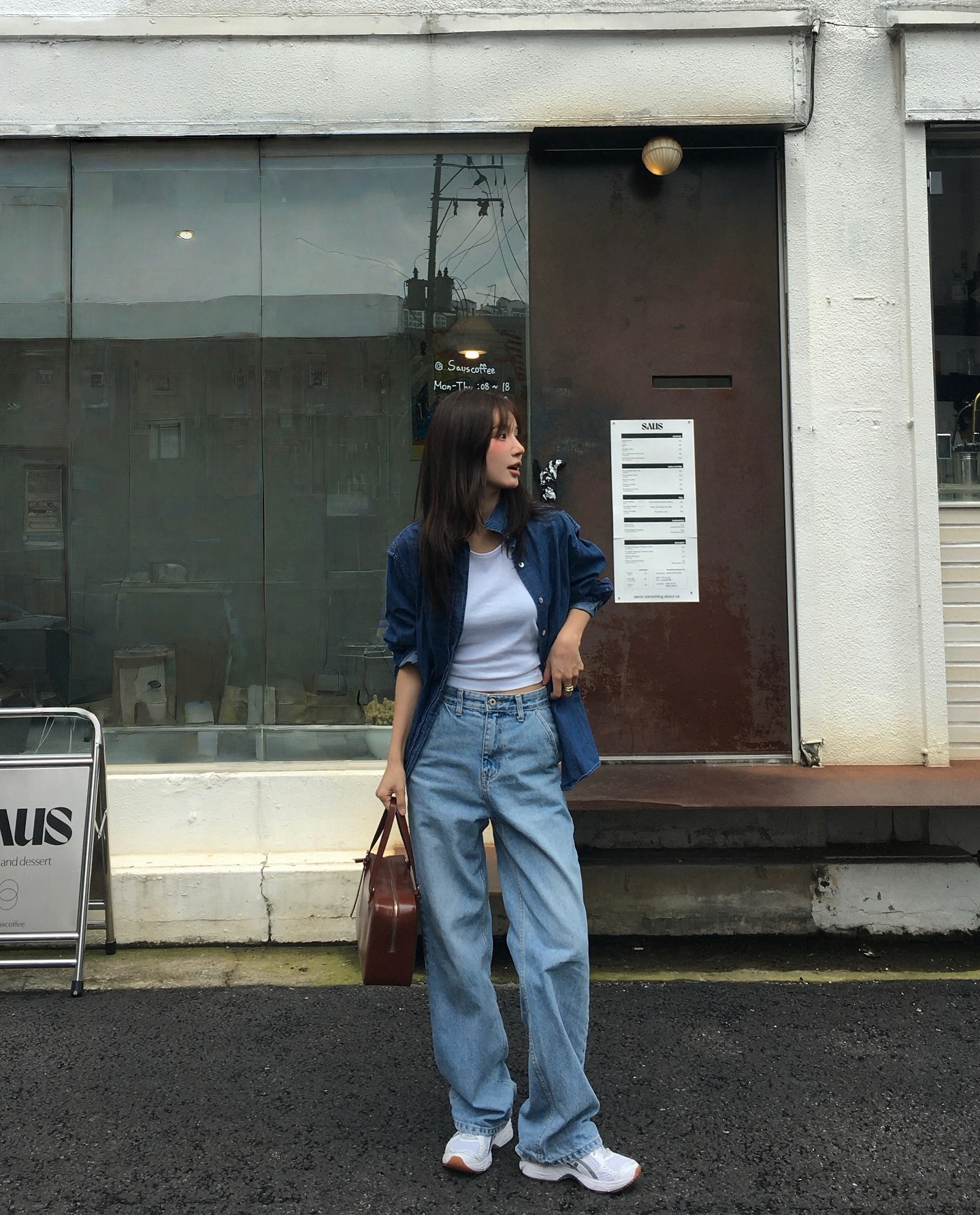 4 kiểu gi&agrave;y m&ugrave;a h&egrave; ph&ugrave; hợp nhất để mix với quần ống rộng, gi&uacute;p cả set đồ nh&igrave;n đẹp hơn hẳn- Ảnh 11.