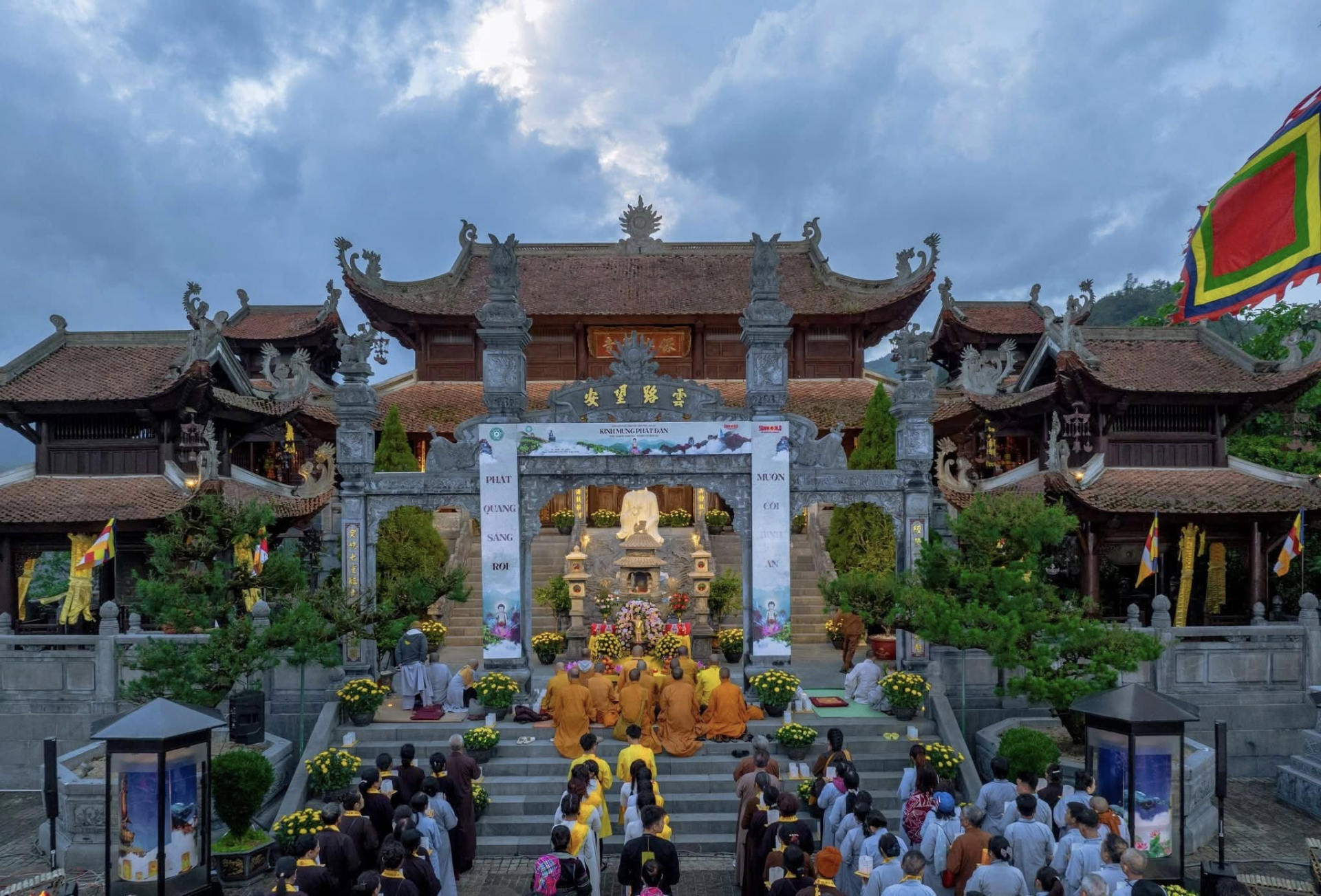 Đại tượng 50 tấn đồng nguy&ecirc;n khối do người Việt dựng l&ecirc;n giữa đỉnh n&uacute;i băng gi&aacute;, ch&iacute;nh thức x&aacute;c lập kỷ lục kỳ vĩ nhất ch&acirc;u &Aacute;- Ảnh 3.