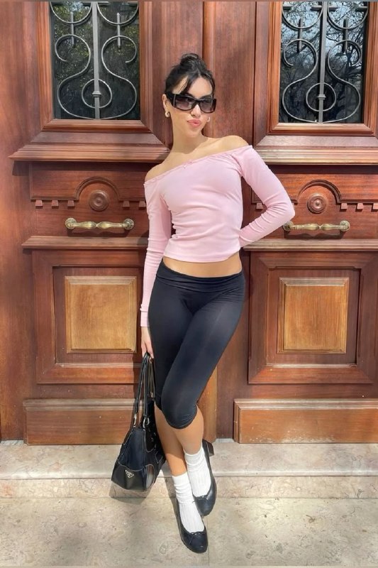 Capri pants: Chiếc quần t&ocirc;n d&aacute;ng nuột, tưởng &ldquo;kh&oacute; nuốt&rdquo; nhưng h&oacute;a ra dễ mặc nhất m&ugrave;a n&agrave;y- Ảnh 2.