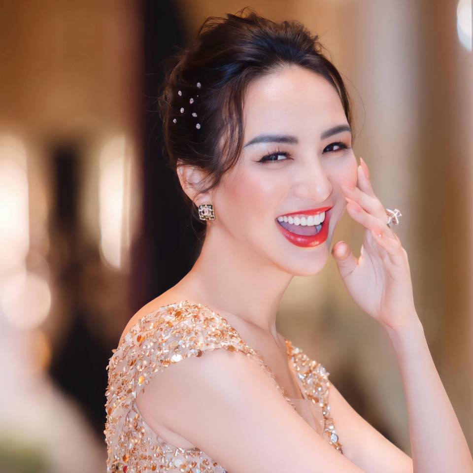 Nàng hậu Việt "kỳ lạ" 14 năm mới có người kế vị: Đã học hành xịn còn dạy con miễn chê!- Ảnh 1. Nàng hậu Việt "kỳ lạ" 14 năm mới có người kế vị: Đã học hành xịn còn dạy con miễn chê!- Ảnh 1.