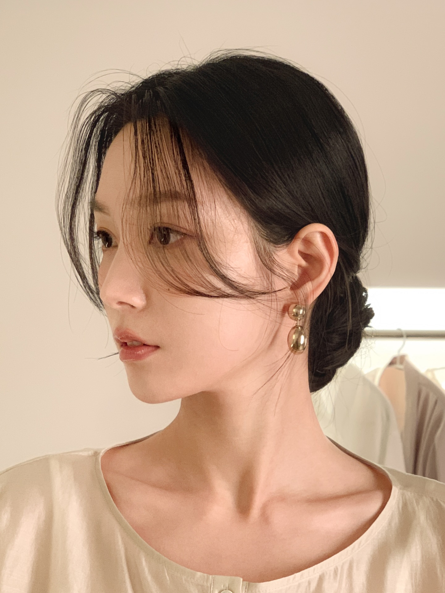 4 c&aacute;ch buộc t&oacute;c thu gọn gương mặt, nhẹ m&aacute;t cho m&ugrave;a h&egrave;- Ảnh 1.