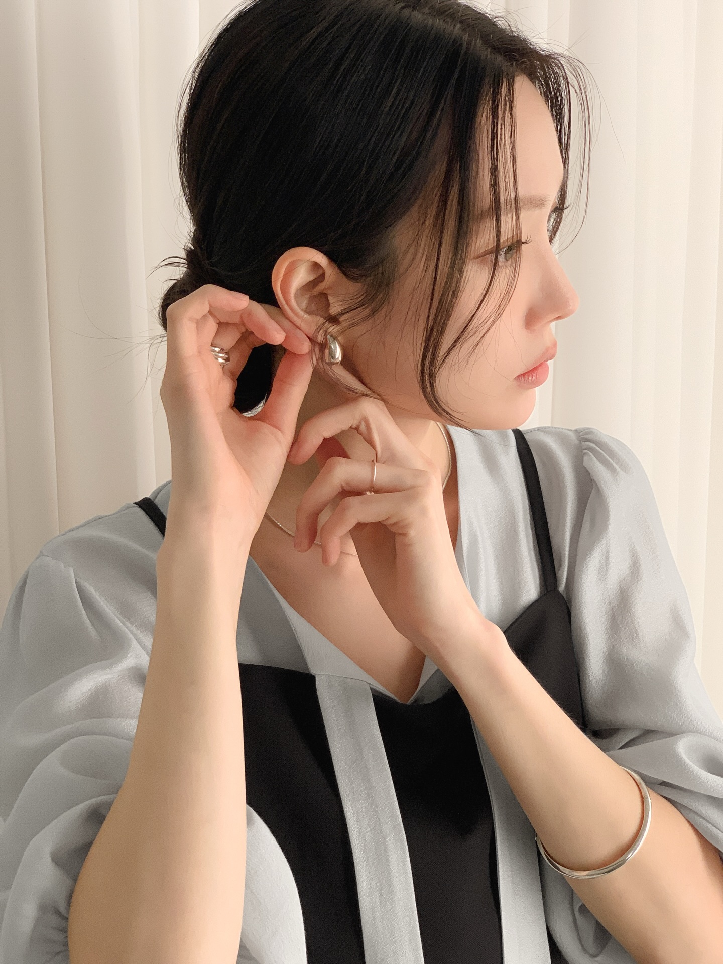 4 c&aacute;ch buộc t&oacute;c thu gọn gương mặt, nhẹ m&aacute;t cho m&ugrave;a h&egrave;- Ảnh 2.