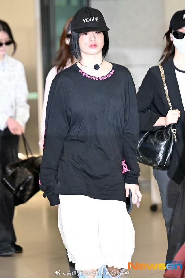 Nữ idol gập bụng 800 lần 1 ng&agrave;y bị netizen Trung ch&ecirc; ph&aacute;t tướng, mặc luộm thuộm- Ảnh 5.