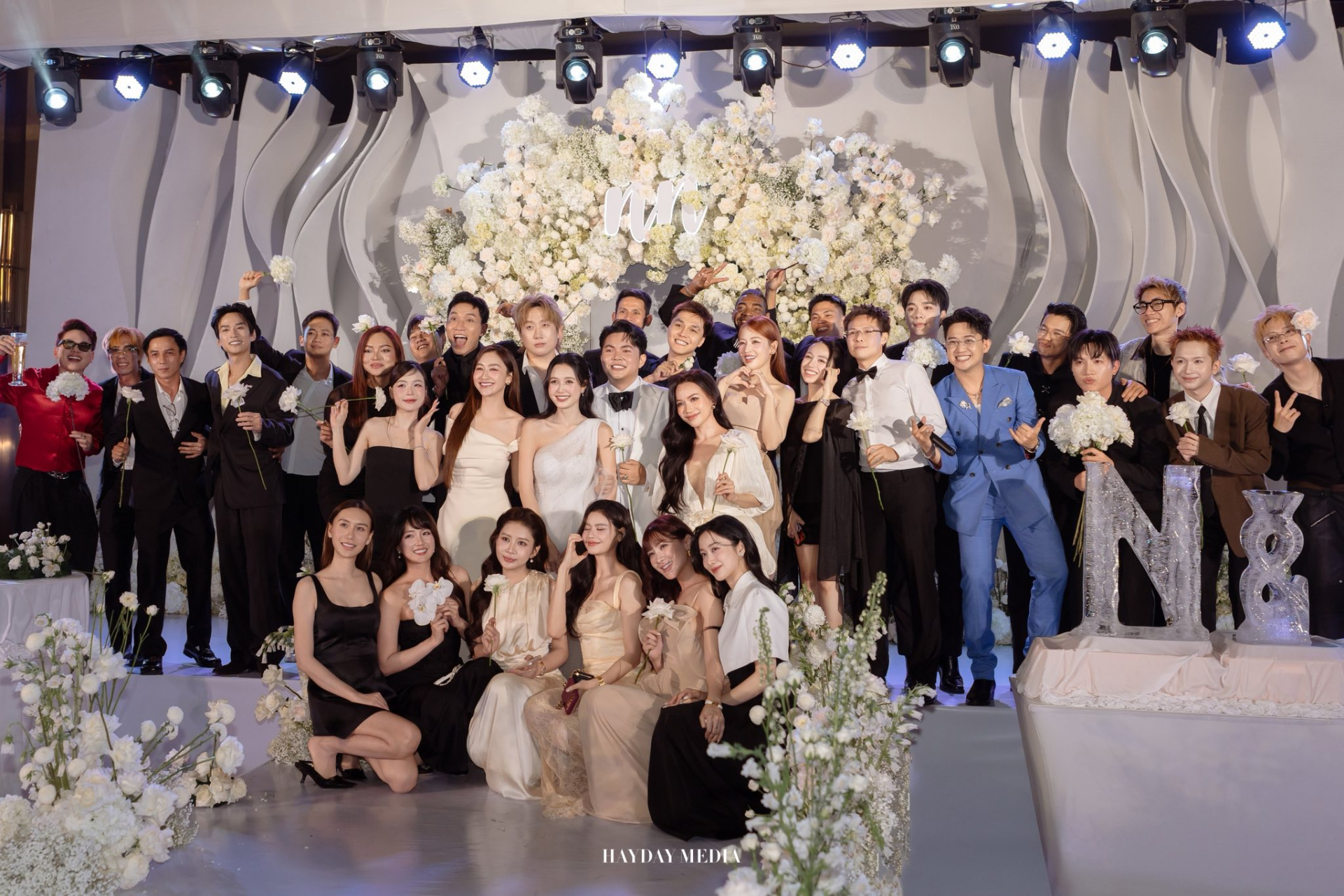 Th&aacute;i độ lạ của Hải Nam - Jun Vũ b&ecirc;n trong đ&aacute;m cưới quy tụ cả d&agrave;n sao Vbiz- Ảnh 26.