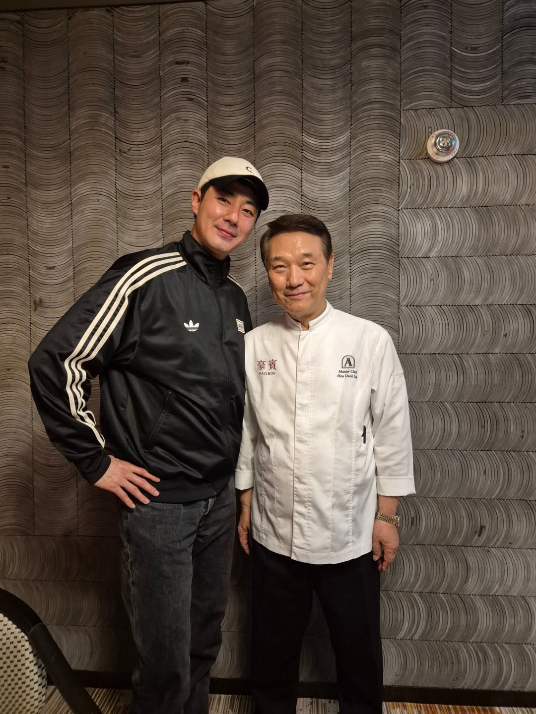 Jo In Sung lộ ảnh hẹn h&ograve; Jang Won Young k&eacute;m 23 tuổi, showbiz đ&oacute;n cặp đ&ocirc;i ch&uacute; ch&aacute;u đẹp nhất lịch sử?- Ảnh 1.