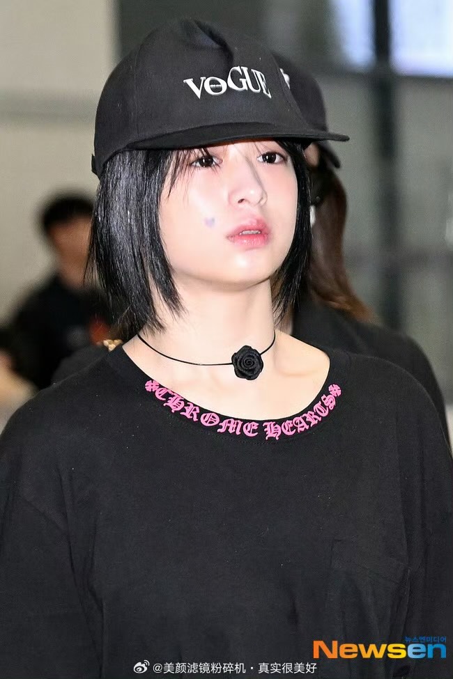 Nữ idol gập bụng 800 lần 1 ng&agrave;y bị netizen Trung ch&ecirc; ph&aacute;t tướng, mặc luộm thuộm- Ảnh 2.