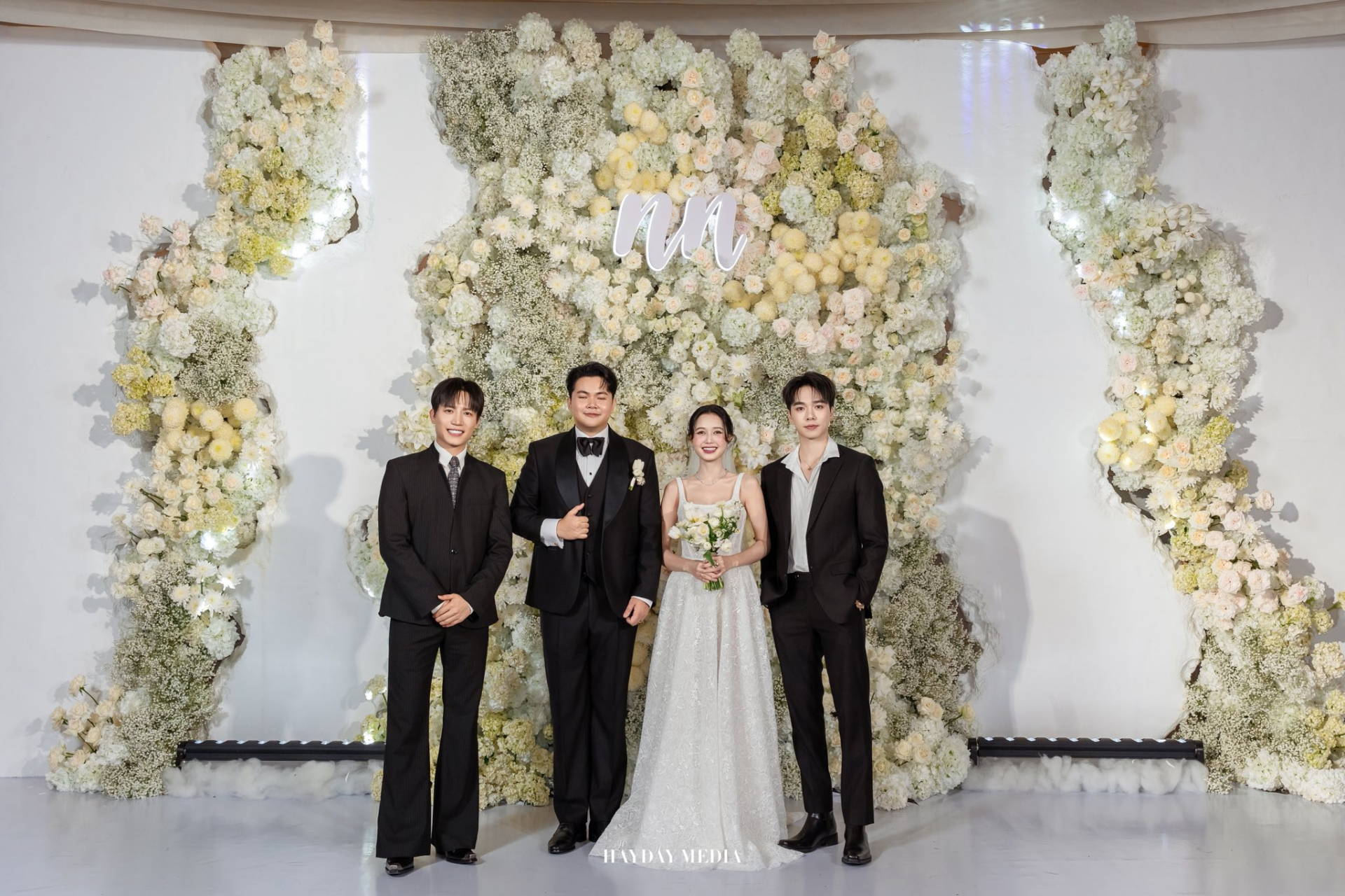 Th&aacute;i độ lạ của Hải Nam - Jun Vũ b&ecirc;n trong đ&aacute;m cưới quy tụ cả d&agrave;n sao Vbiz- Ảnh 8.