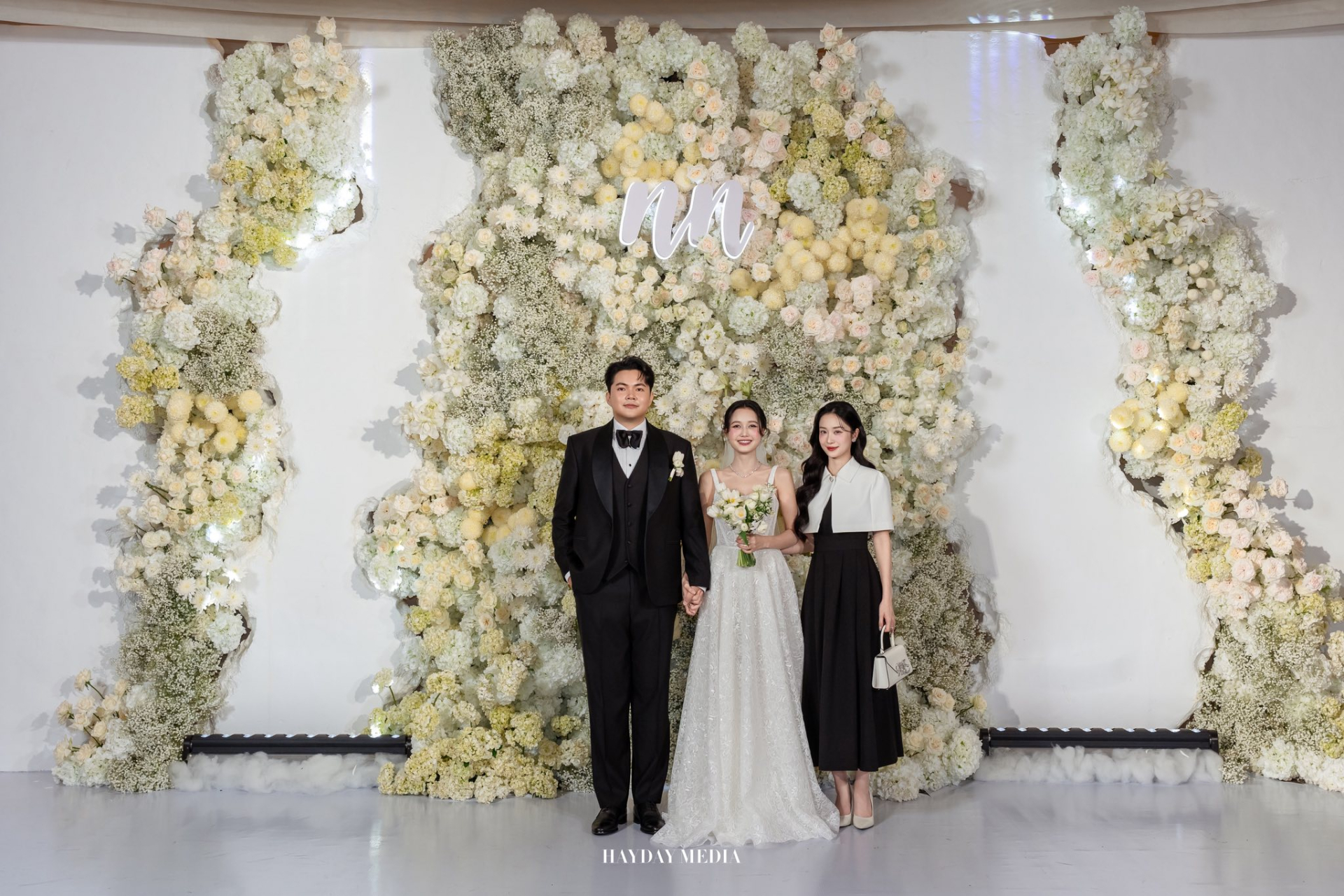 Th&aacute;i độ lạ của Hải Nam - Jun Vũ b&ecirc;n trong đ&aacute;m cưới quy tụ cả d&agrave;n sao Vbiz- Ảnh 9.