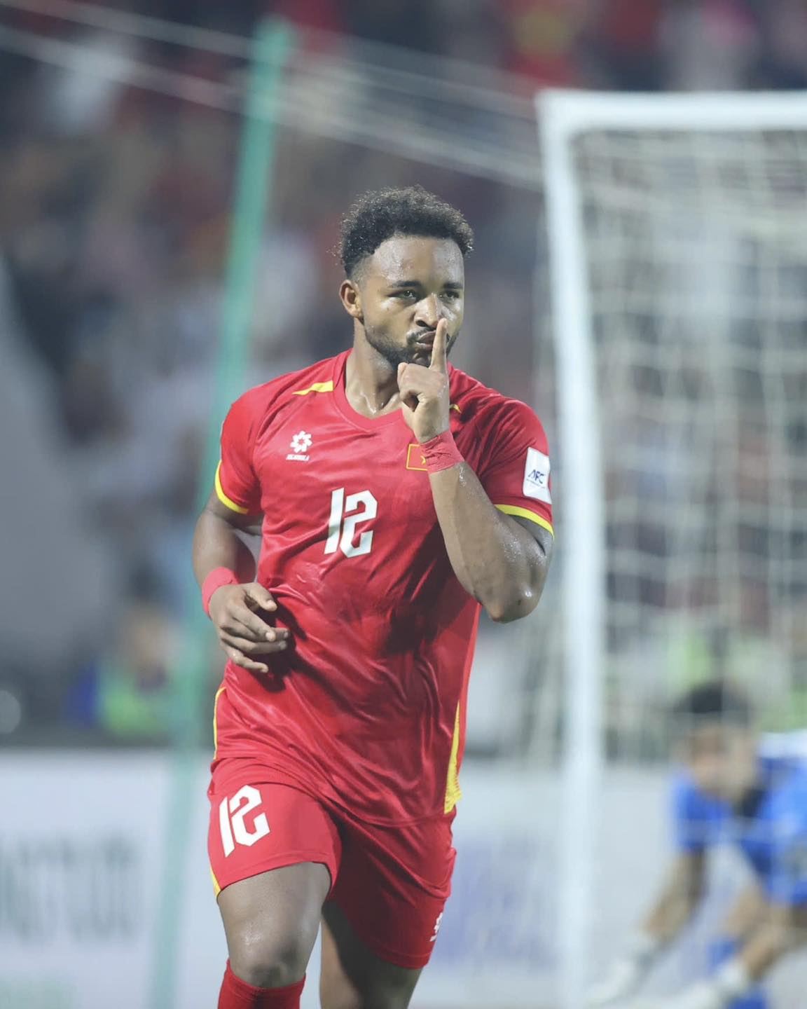 Phỏng vấn n&oacute;ng Xu&acirc;n Son sau m&agrave;n ghi b&agrave;n rồi khoe m&uacute;i: "C&oacute; nhiều người n&oacute;i t&ocirc;i b&eacute;o khiến t&ocirc;i c&agrave;ng quyết t&acirc;m"- Ảnh 1.