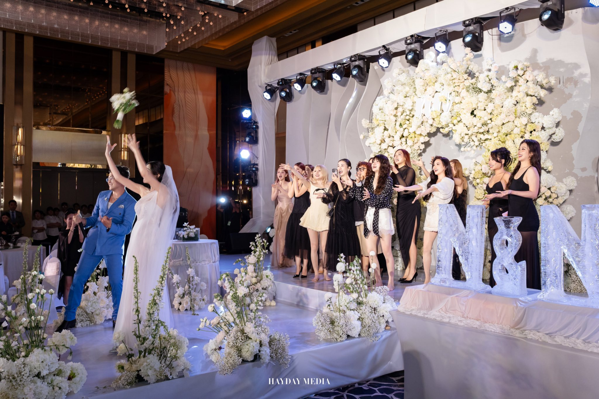 Th&aacute;i độ lạ của Hải Nam - Jun Vũ b&ecirc;n trong đ&aacute;m cưới quy tụ cả d&agrave;n sao Vbiz- Ảnh 24.