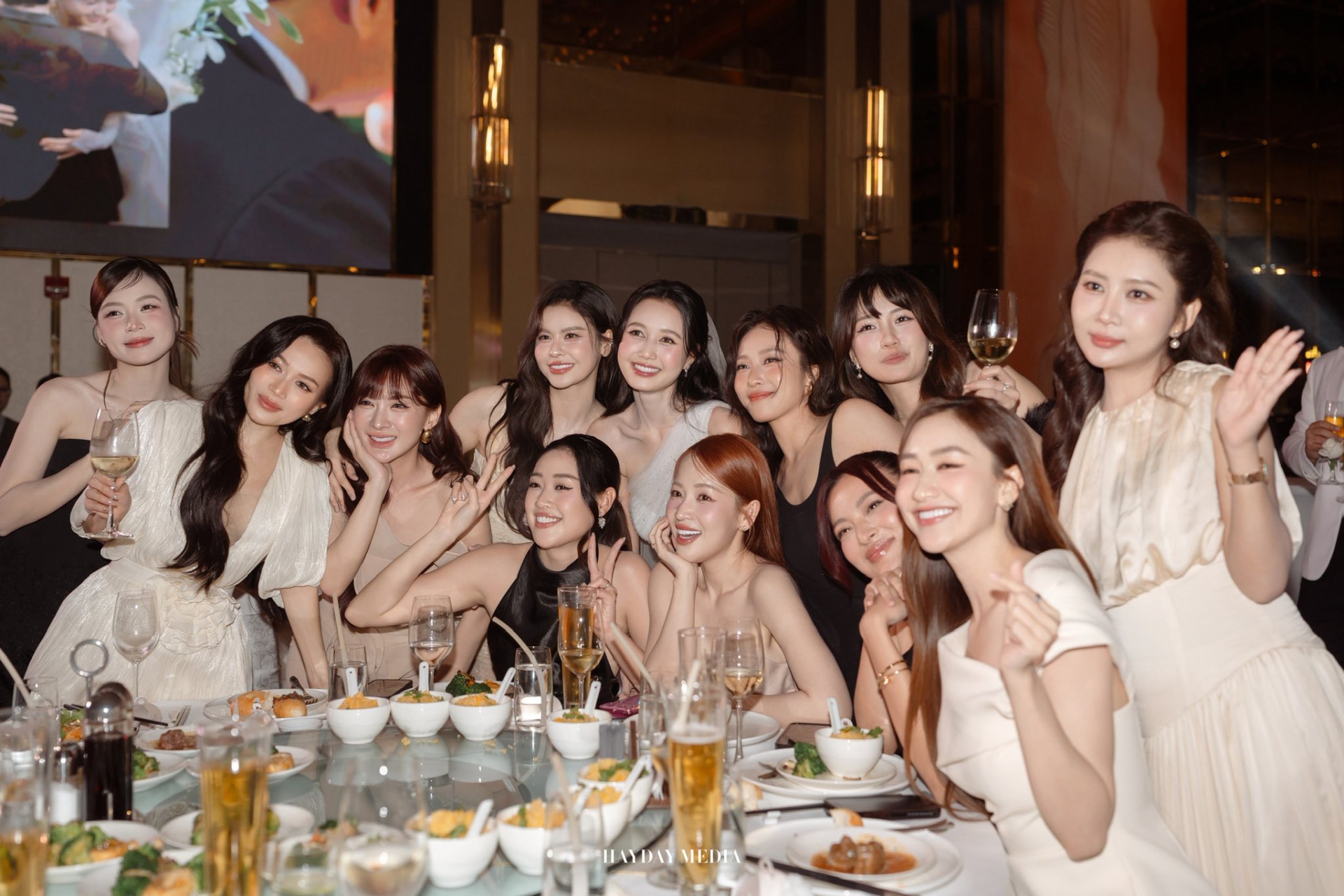 Th&aacute;i độ lạ của Hải Nam - Jun Vũ b&ecirc;n trong đ&aacute;m cưới quy tụ cả d&agrave;n sao Vbiz- Ảnh 21.