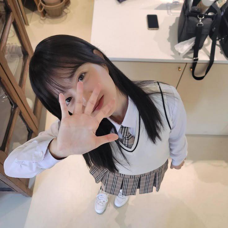 Mỹ nh&acirc;n showbiz sau 20 năm mặc lại đồng phục nữ sinh, nh&igrave;n nhan sắc phải thốt l&ecirc;n 