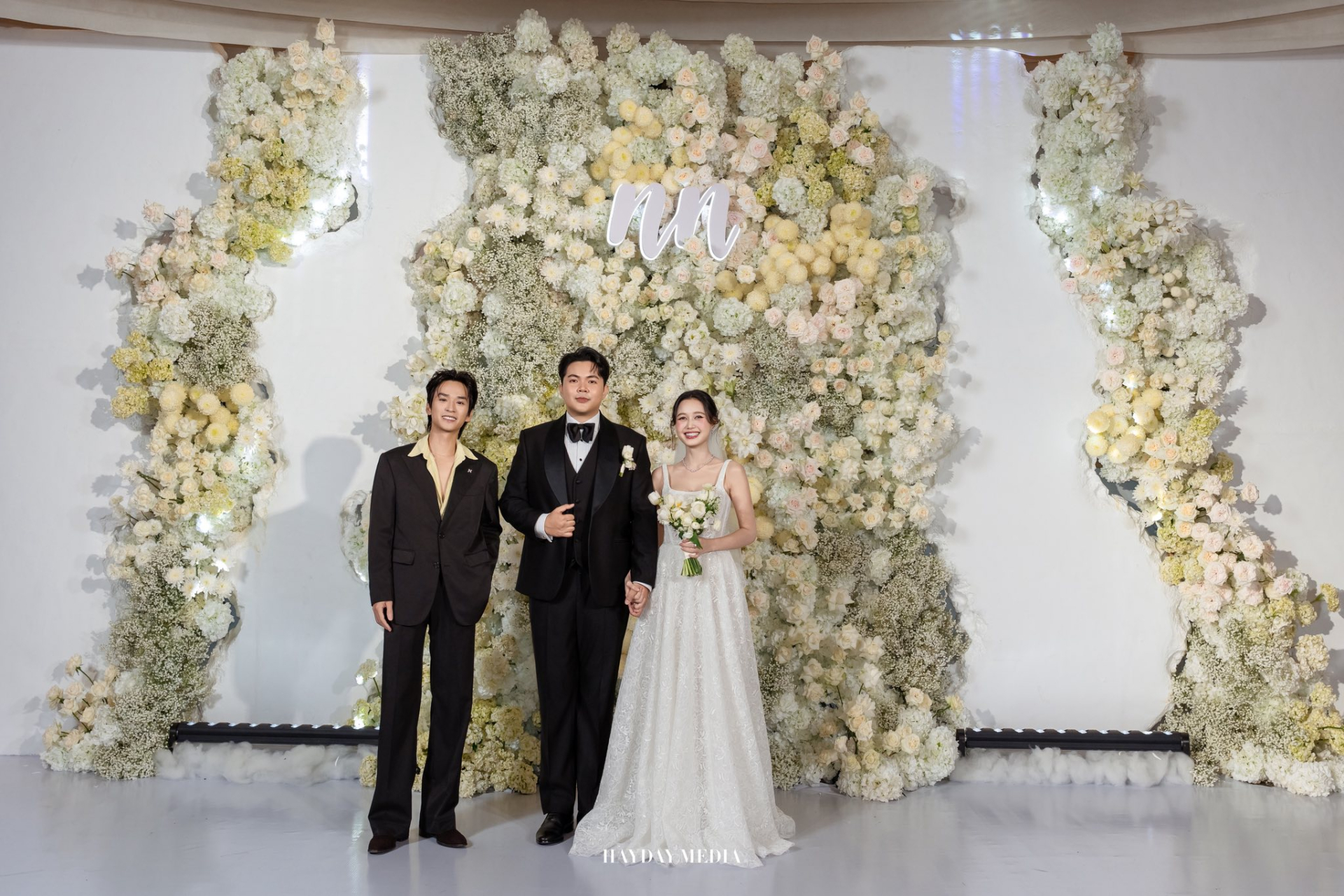 Th&aacute;i độ lạ của Hải Nam - Jun Vũ b&ecirc;n trong đ&aacute;m cưới quy tụ cả d&agrave;n sao Vbiz- Ảnh 13.