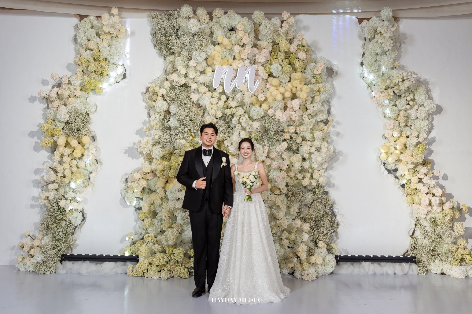 Th&aacute;i độ lạ của Hải Nam - Jun Vũ b&ecirc;n trong đ&aacute;m cưới quy tụ cả d&agrave;n sao Vbiz- Ảnh 1.