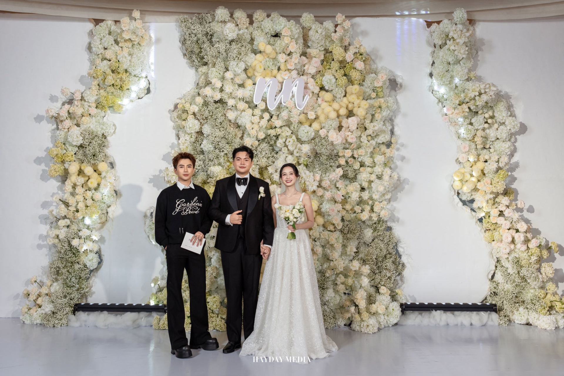 Th&aacute;i độ lạ của Hải Nam - Jun Vũ b&ecirc;n trong đ&aacute;m cưới quy tụ cả d&agrave;n sao Vbiz- Ảnh 17.