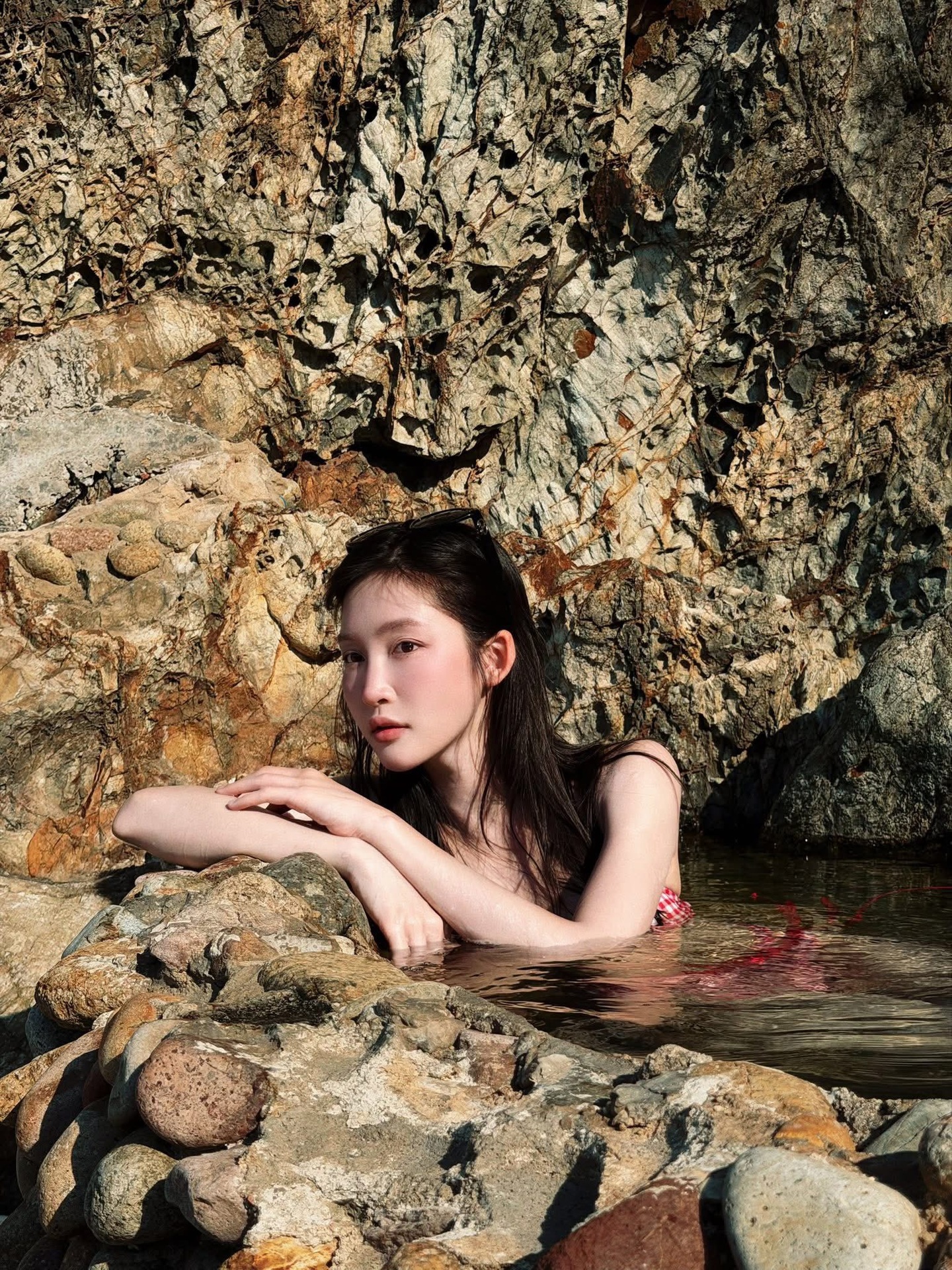 V&oacute;c d&aacute;ng khoe lần n&agrave;o hot lần nấy của Juky San: Khoe &iacute;t, khoe nhiều kh&ocirc;ng bằng khoe đ&uacute;ng chỗ- Ảnh 1.