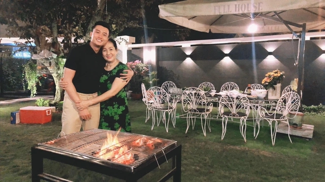 Trai ngh&egrave;o miền T&acirc;y nay l&agrave; ng&ocirc;i sao showbiz: Sở hữu biệt thự 40 tỷ xa hoa, c&ograve;n tậu cả cơ ngơi 25 tỷ tặng bố mẹ- Ảnh 31.