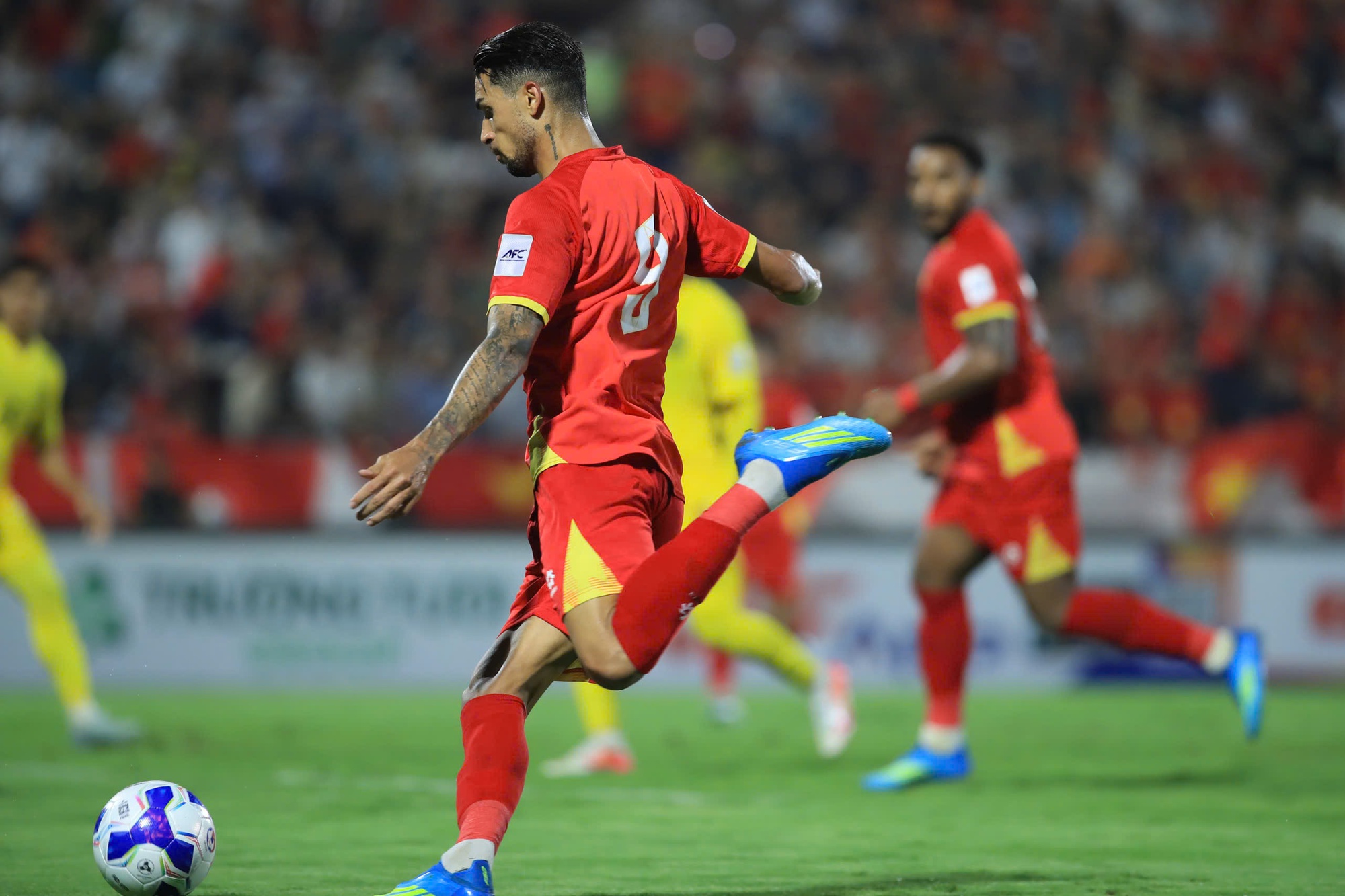 Xuân Son thị uy sức mạnh, lập cú đúp "huỷ diệt" tuyển Malaysia- Ảnh 1. Xuân Son thị uy sức mạnh, lập cú đúp "huỷ diệt" tuyển Malaysia- Ảnh 1.