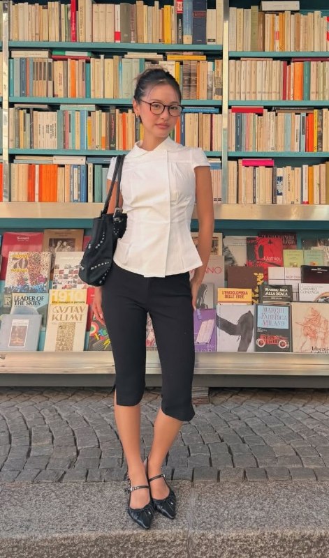 Capri pants: Chiếc quần t&ocirc;n d&aacute;ng nuột, tưởng &ldquo;kh&oacute; nuốt&rdquo; nhưng h&oacute;a ra dễ mặc nhất m&ugrave;a n&agrave;y- Ảnh 4.