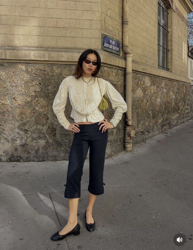 Capri pants: Chiếc quần t&ocirc;n d&aacute;ng nuột, tưởng &ldquo;kh&oacute; nuốt&rdquo; nhưng h&oacute;a ra dễ mặc nhất m&ugrave;a n&agrave;y- Ảnh 8.