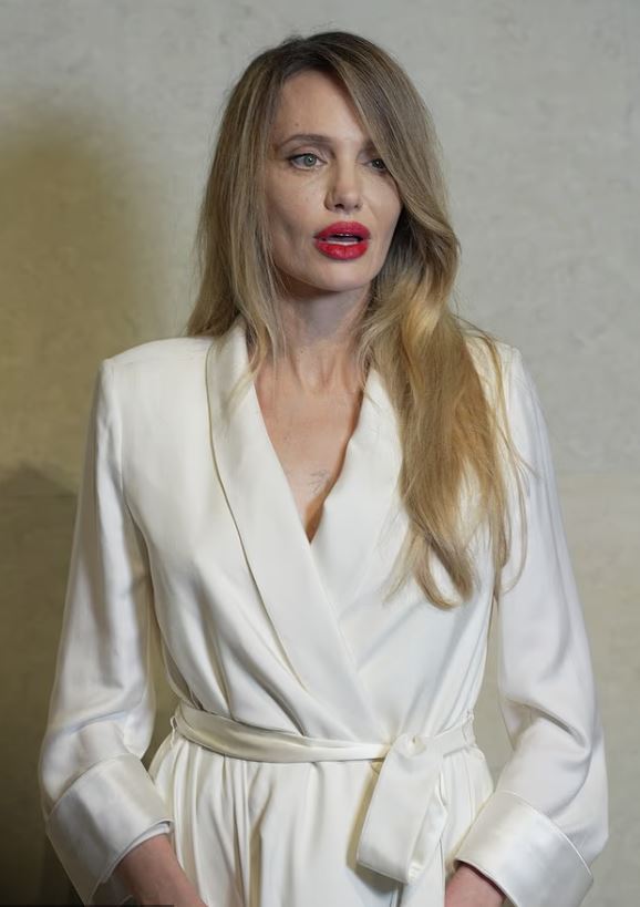 Chẳng ai muốn tin đ&acirc;y l&agrave; Angelina Jolie- Ảnh 7.