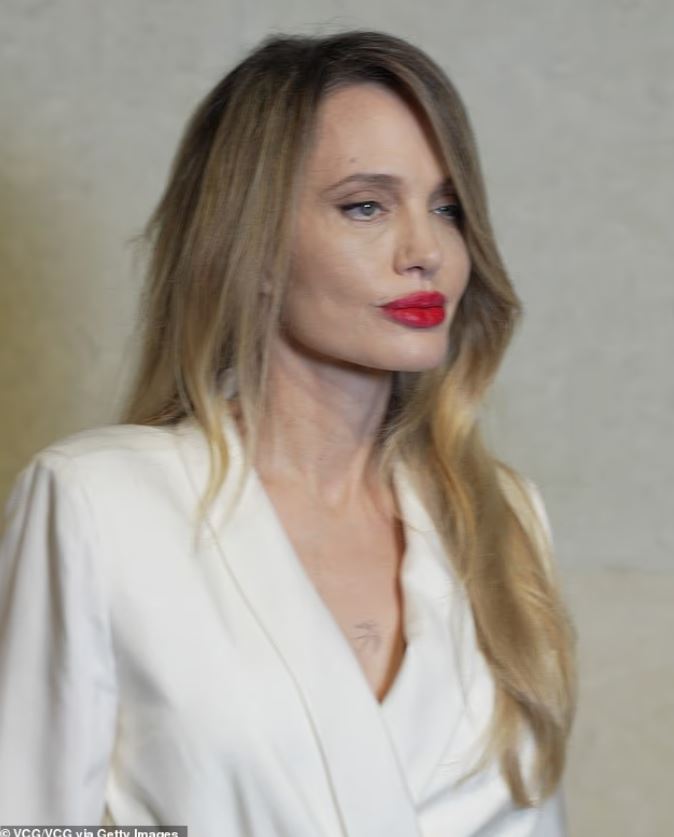 Chẳng ai muốn tin đ&acirc;y l&agrave; Angelina Jolie- Ảnh 6.