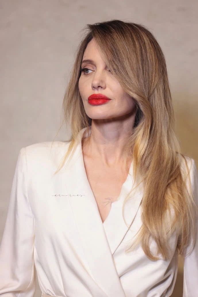 Chẳng ai muốn tin đ&acirc;y l&agrave; Angelina Jolie- Ảnh 8.