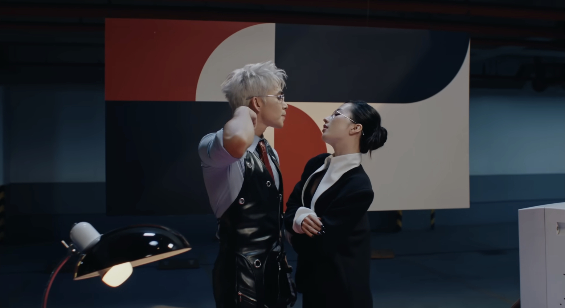 Ngượng ch&iacute;n mặt xem chị Th&ocirc;ng reaction MV phản cảm của Jun Phạm, biểu cảm sượng tr&acirc;n thấy r&otilde;- Ảnh 4.