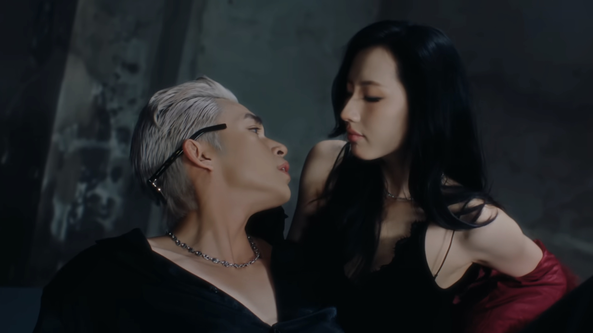 Ngượng ch&iacute;n mặt xem chị Th&ocirc;ng reaction MV phản cảm của Jun Phạm, biểu cảm sượng tr&acirc;n thấy r&otilde;- Ảnh 3.