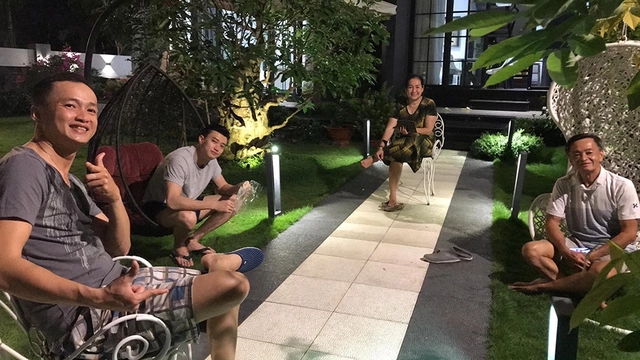 Trai ngh&egrave;o miền T&acirc;y nay l&agrave; ng&ocirc;i sao showbiz: Sở hữu biệt thự 40 tỷ xa hoa, c&ograve;n tậu cả cơ ngơi 25 tỷ tặng bố mẹ- Ảnh 30.