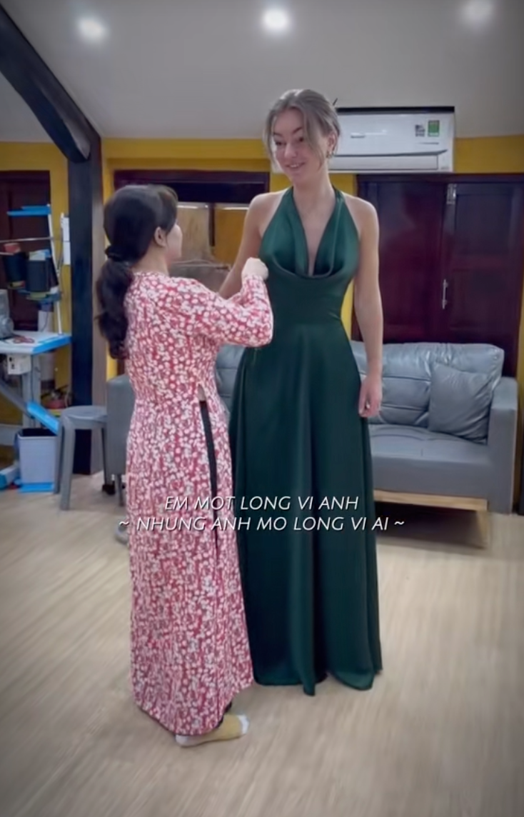 Hội chị em khoe v&aacute;y &aacute;o cực xinh may ở Hội An: Gi&aacute; từ 200k, nội trong v&ograve;ng 24 giờ l&agrave; c&oacute; v&aacute;y, mẫu n&agrave;o cũng xinh lung linh- Ảnh 10.