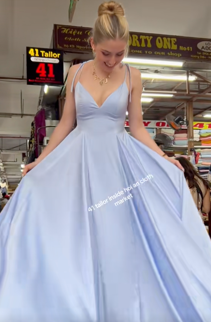 Hội chị em khoe v&aacute;y &aacute;o cực xinh may ở Hội An: Gi&aacute; từ 200k, nội trong v&ograve;ng 24 giờ l&agrave; c&oacute; v&aacute;y, mẫu n&agrave;o cũng xinh lung linh- Ảnh 12.