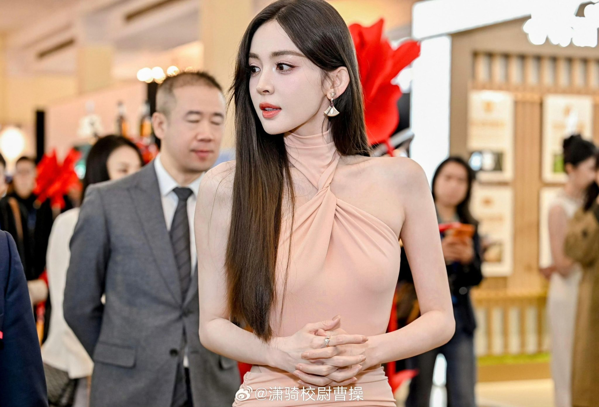 Hỏi khắp Trung Quốc ai d&aacute;m tự nhận đẹp hơn mỹ nh&acirc;n n&agrave;y: Nữ thần của c&aacute;c nữ thần, ngắm ng&agrave;n lần kh&ocirc;ng ch&aacute;n- Ảnh 1.