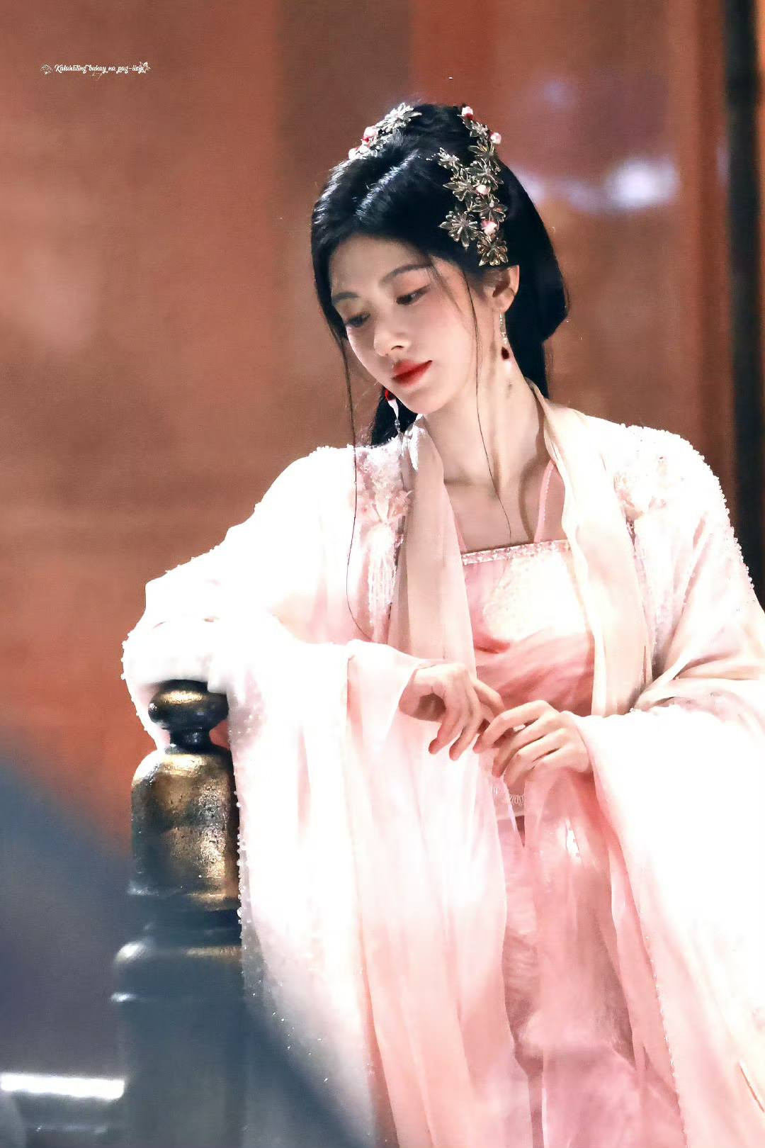 Mỹ nh&acirc;n đ&oacute;ng 1 phim nhận c&aacute;t-x&ecirc; 62 tỷ: Chỉ cao 1m45 vẫn đắt show khủng khiếp, tất cả l&agrave; nhờ nhan sắc y&ecirc;u nghiệt- Ảnh 5.