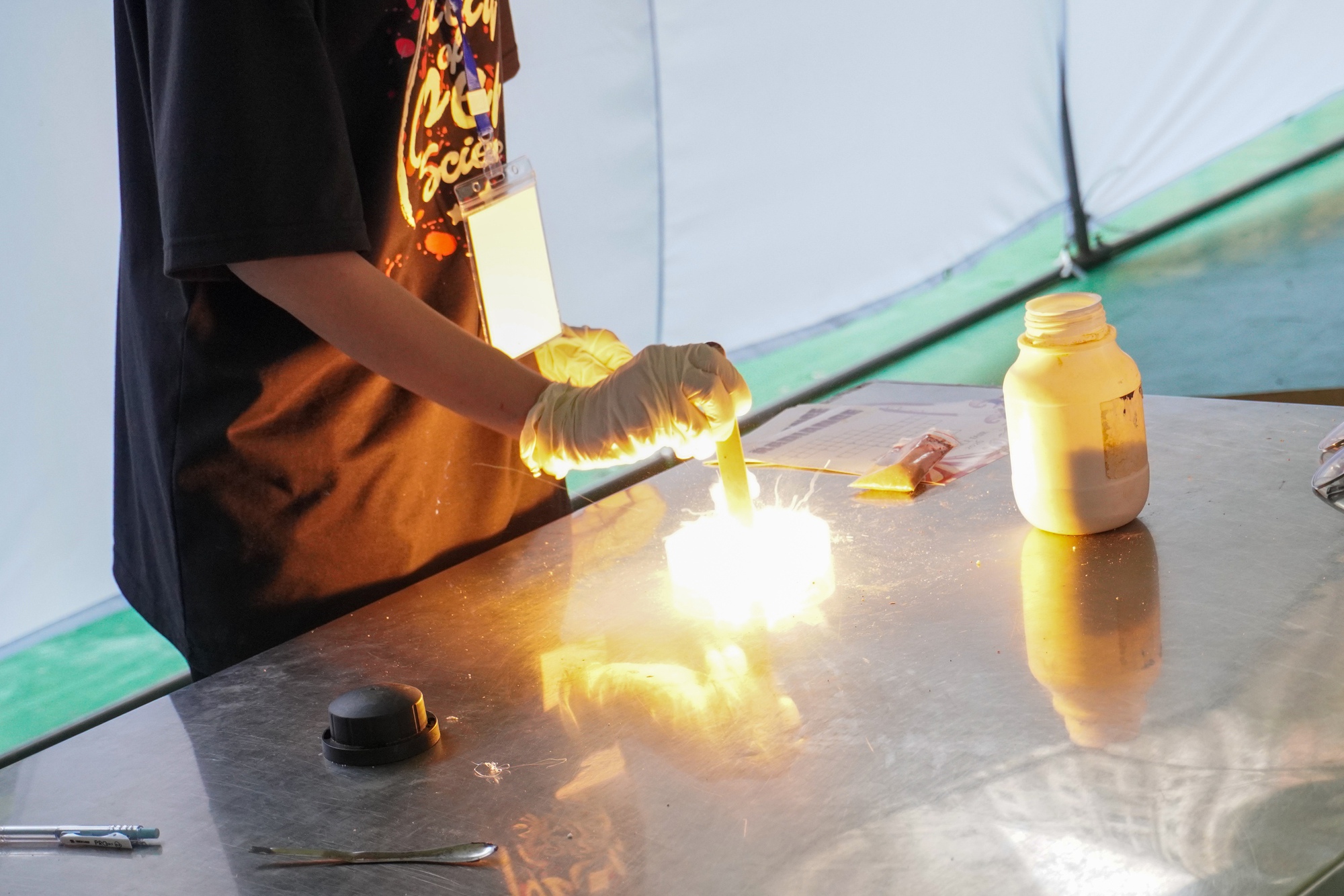 Hơn 3.000 người đổ về hội chợ khoa học vừa xịn vừa ngầu của c&aacute;c bạn học sinh trường Ams!- Ảnh 4.