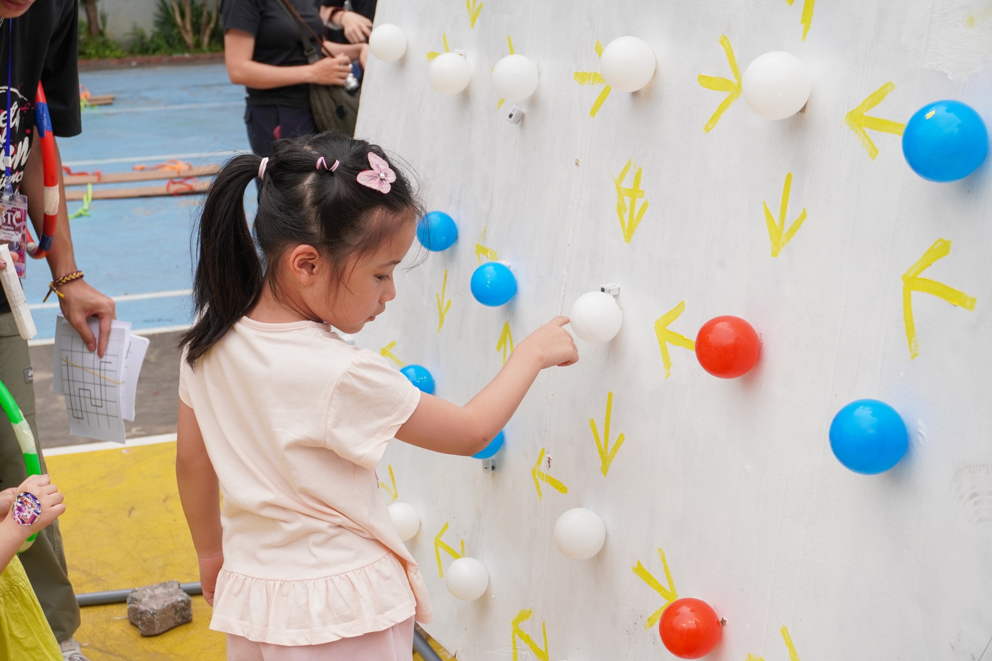 Hơn 3.000 người đổ về hội chợ khoa học vừa xịn vừa ngầu của c&aacute;c bạn học sinh trường Ams!- Ảnh 8.