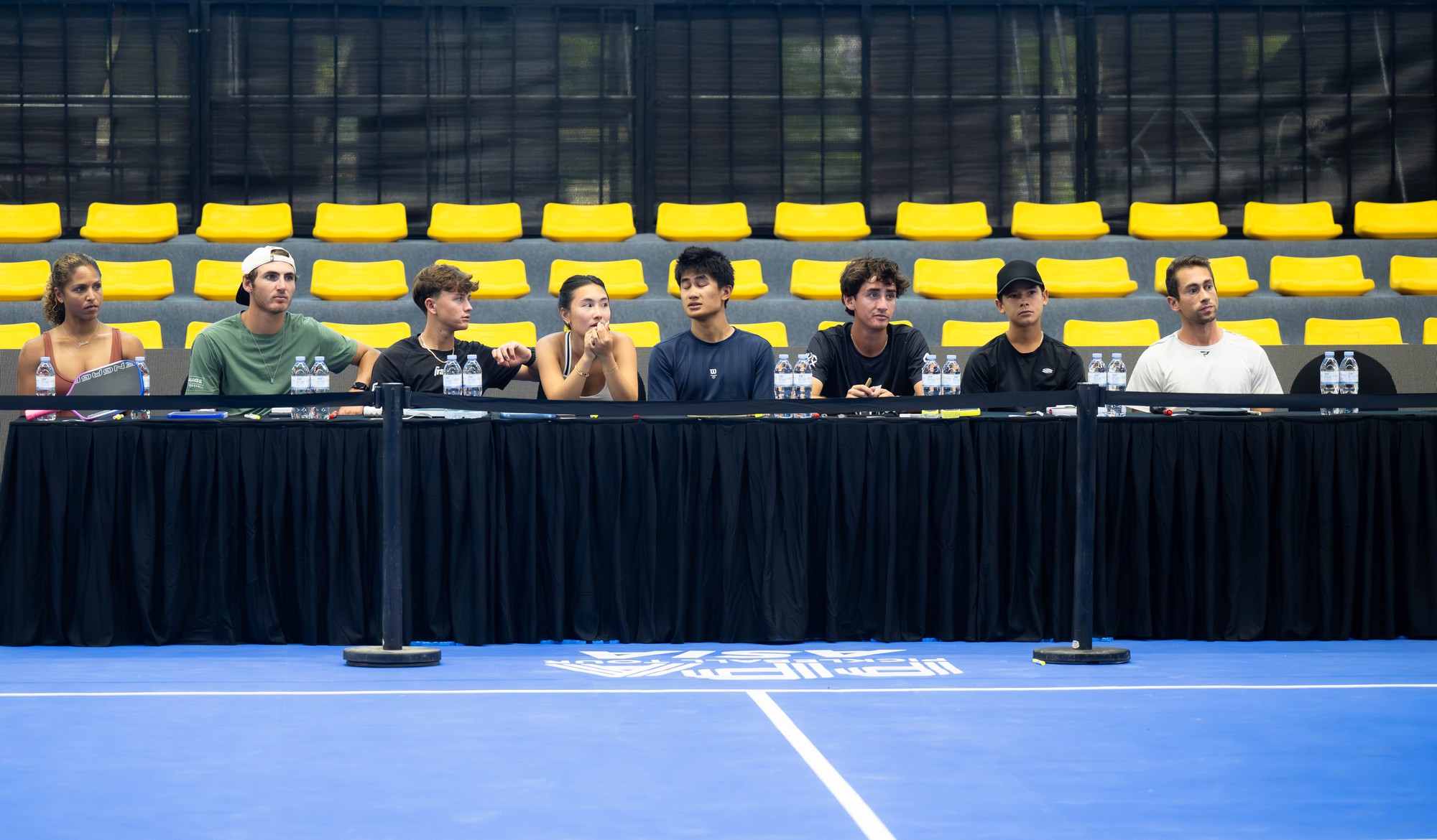 Nữ ho&agrave;ng pickleball Anna Leigh Waters c&ugrave;ng d&agrave;n sao PPA hồ hởi k&iacute; tặng người h&acirc;m mộ Việt Nam- Ảnh 7.