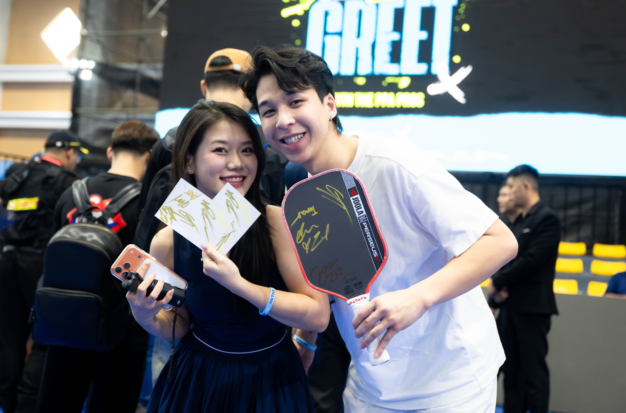 Nữ ho&agrave;ng pickleball Anna Leigh Waters c&ugrave;ng d&agrave;n sao PPA hồ hởi k&iacute; tặng người h&acirc;m mộ Việt Nam- Ảnh 10.