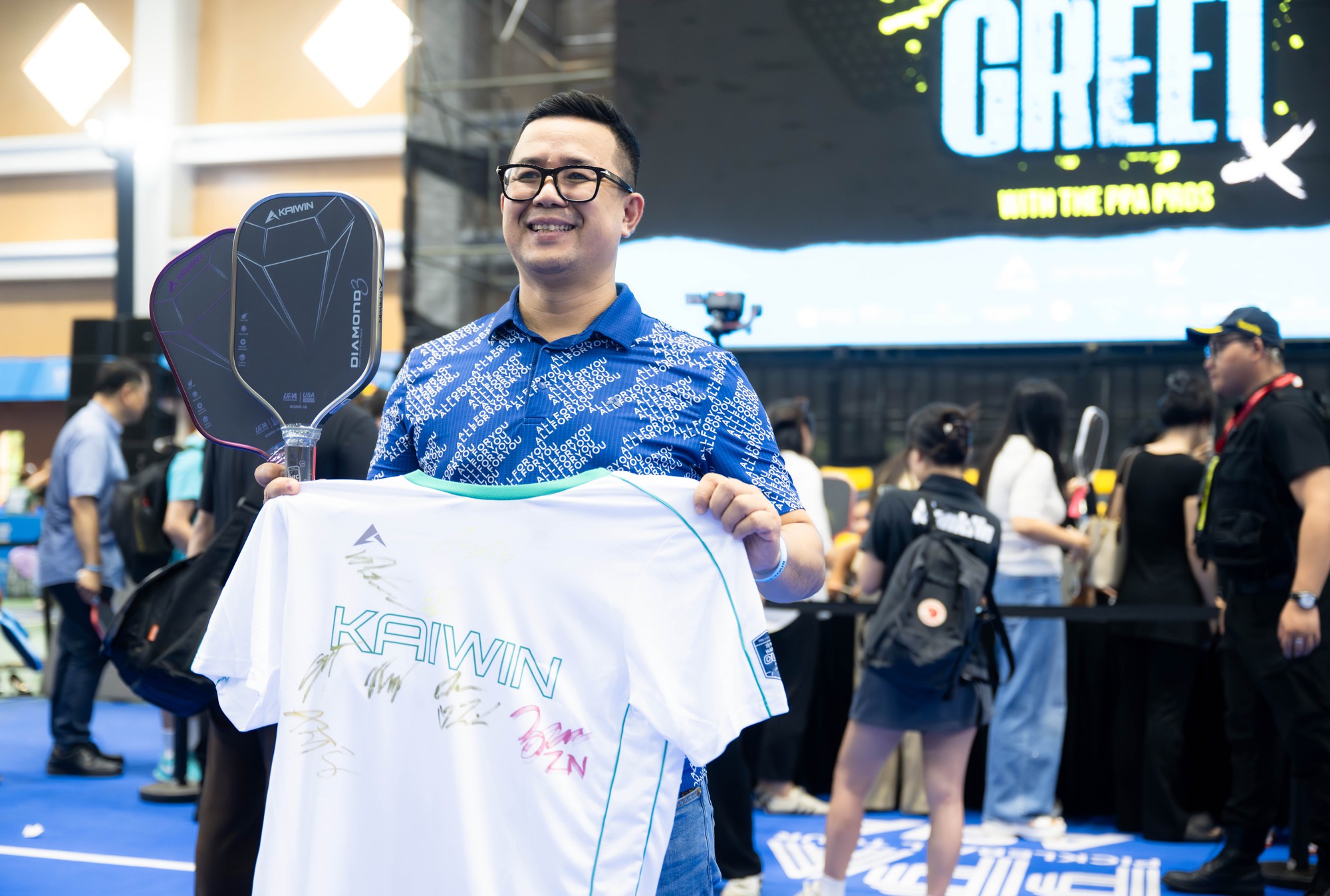 Nữ ho&agrave;ng pickleball Anna Leigh Waters c&ugrave;ng d&agrave;n sao PPA hồ hởi k&iacute; tặng người h&acirc;m mộ Việt Nam- Ảnh 9.