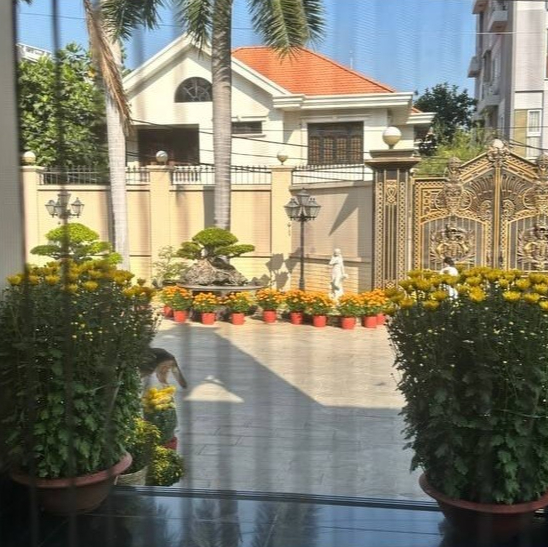 Mỹ nh&acirc;n Vbiz gả v&agrave;o h&agrave;o m&ocirc;n: Đỗ Mỹ Linh ở dinh thự bề thế số 1 H&agrave; Nội, Linh Rin l&agrave; chủ nh&acirc;n biệt thự si&ecirc;u đẳng cấp- Ảnh 3.