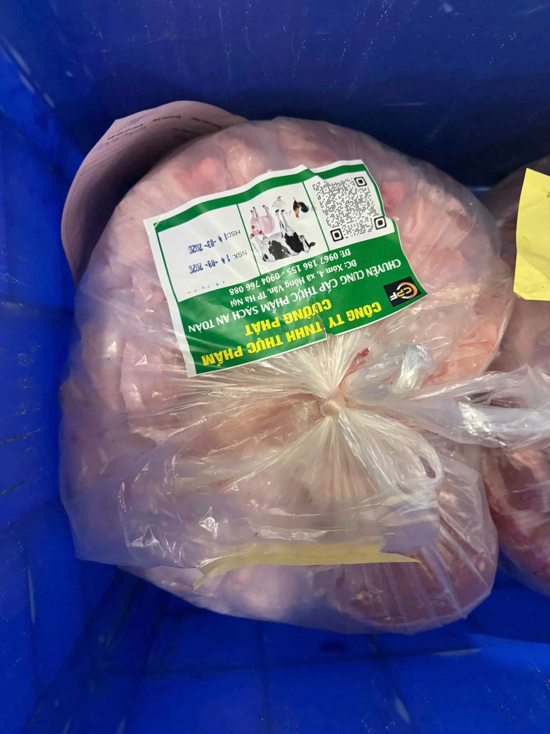 Vụ 300 tấn thịt lợn bệnh: G&oacute;i thầu hơn 10 tỷ đồng đưa thực phẩm bẩn v&agrave;o trường tiểu học ở H&agrave; Nội- Ảnh 1.