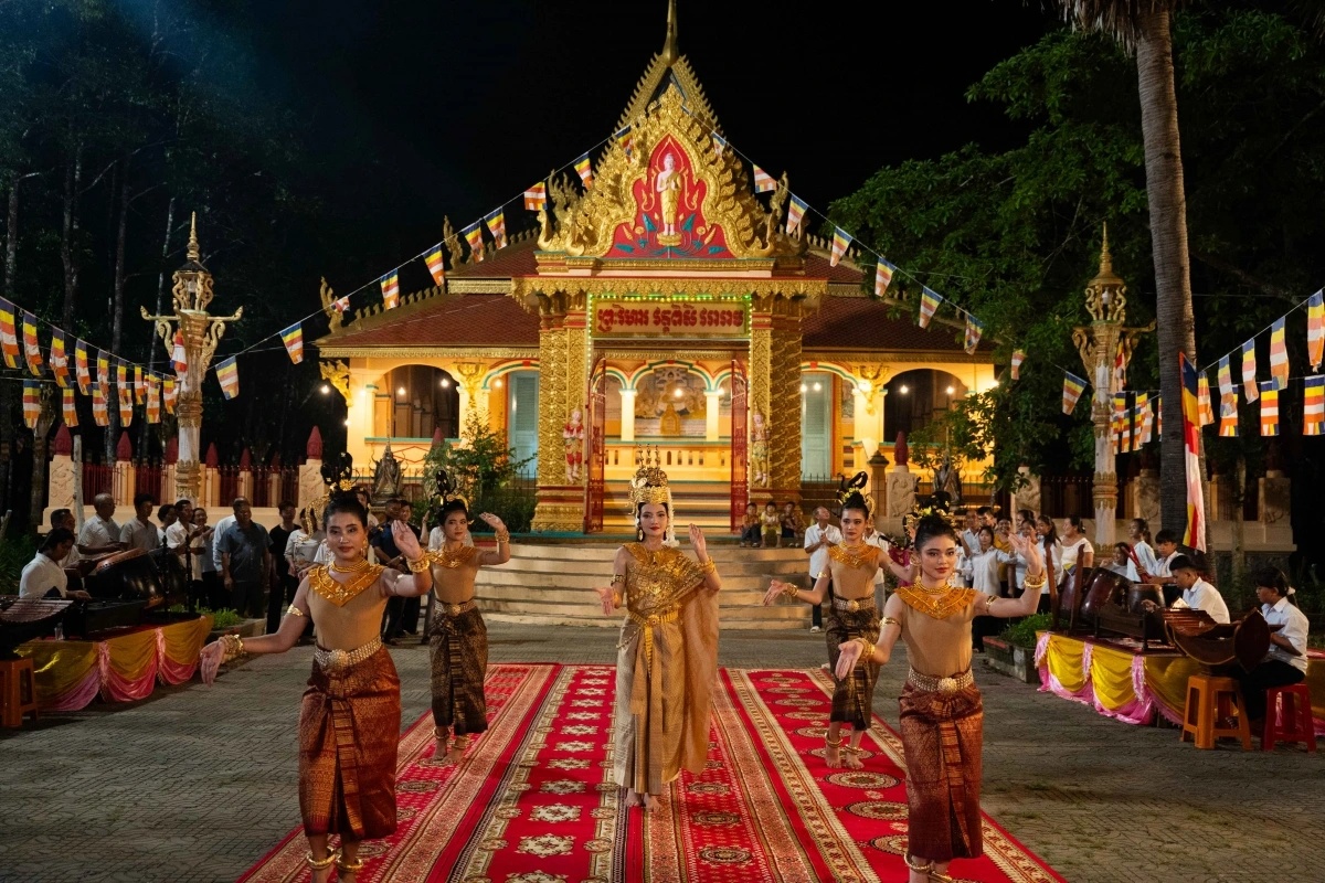 Ai se duy&ecirc;n cho cặp sao Việt n&agrave;y kể cũng t&agrave;i: Nh&agrave; g&aacute;i hơn nh&agrave; trai 14 tuổi, U45 vẫn bốc lửa chết đi được- Ảnh 6.