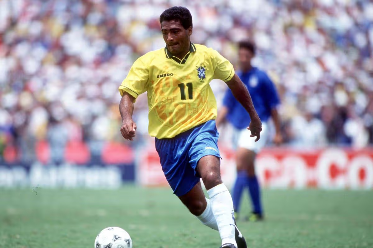 Huyền thoại b&oacute;ng đ&aacute; 60 tuổi c&ocirc;ng khai hẹn h&ograve; nữ sinh ng&agrave;nh Y k&eacute;m 35 tuổi- Ảnh 1.