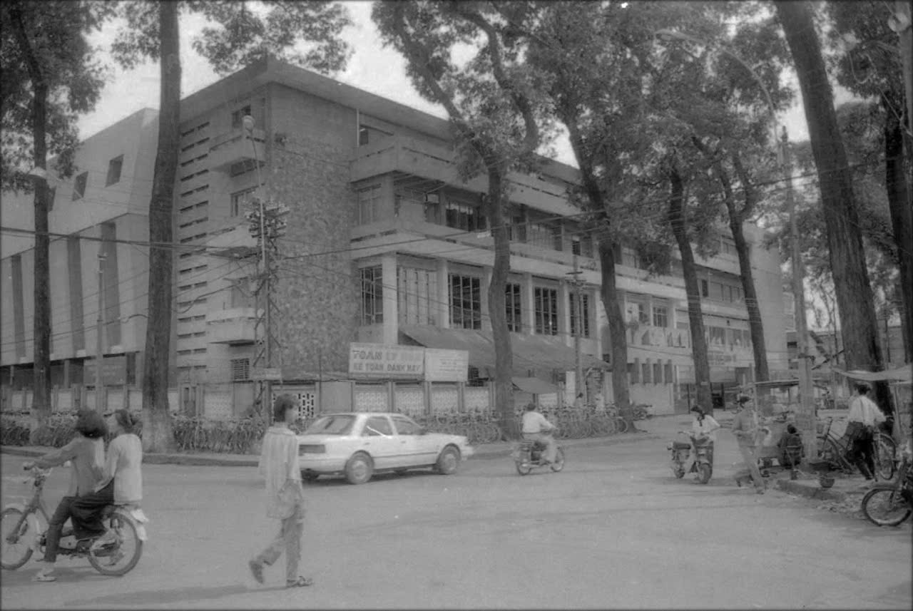 50 năm UEH và 22 hoạt động sôi nổi cả năm: Nhìn loạt concert, lễ hội này mới thấy đi học giờ "mê" cỡ nào- Ảnh 1. 50 năm UEH và 22 hoạt động sôi nổi cả năm: Nhìn loạt concert, lễ hội này mới thấy đi học giờ "mê" cỡ nào- Ảnh 1.