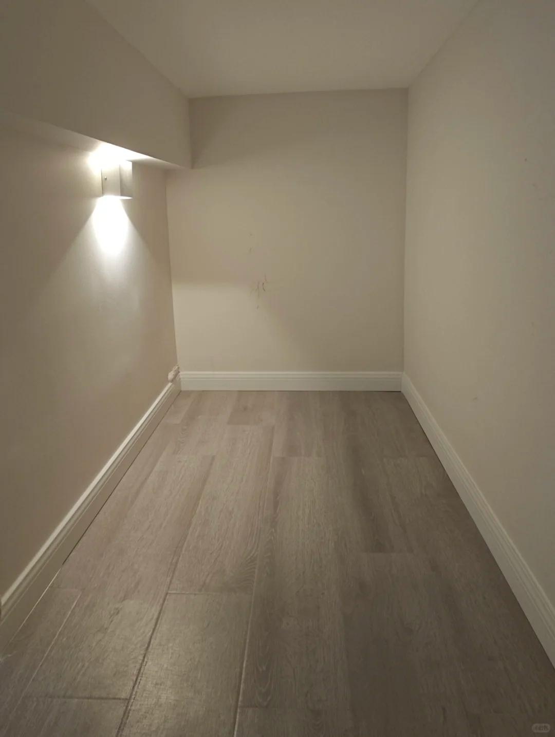 C&ocirc; g&aacute;i ngủ trong tủ quần &aacute;o suốt 5 năm, cho th&ecirc;m tiền cũng kh&ocirc;ng rời đi v&igrave; một l&yacute; do kh&oacute; ngờ- Ảnh 3.