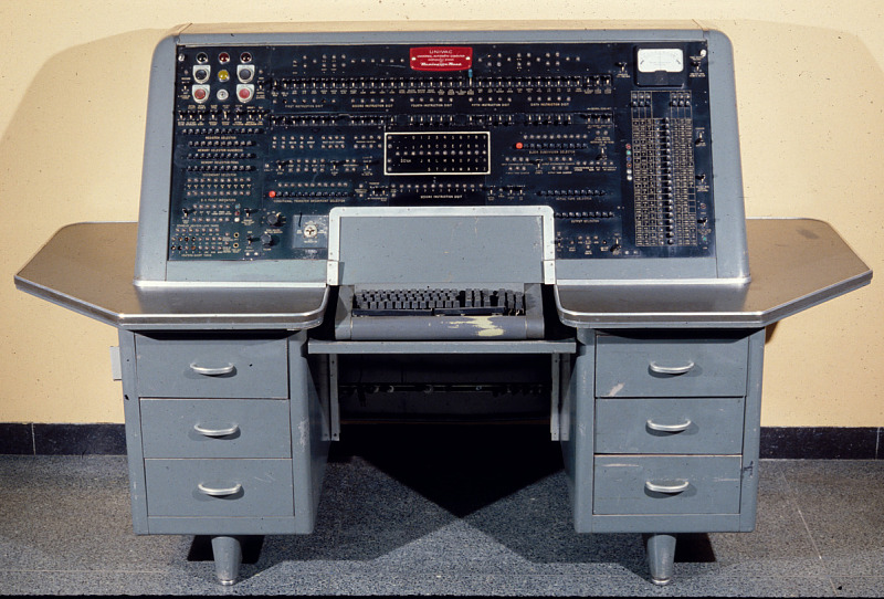 Ng&agrave;y n&agrave;y năm xưa: Chiếc m&aacute;y t&iacute;nh nặng bằng 2 chiếc &ocirc; t&ocirc;, ngốn điện bằng cả khu phố, gi&aacute; gần 400 tỷ đồng - nhưng "đo&aacute;n" đ&uacute;ng Tổng thống Mỹ khi tất cả mọi người đo&aacute;n sai- Ảnh 3.