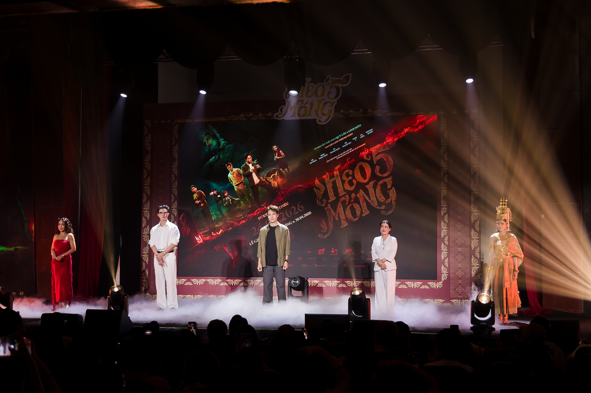 Ai se duy&ecirc;n cho cặp sao Việt n&agrave;y kể cũng t&agrave;i: Nh&agrave; g&aacute;i hơn nh&agrave; trai 14 tuổi, U45 vẫn bốc lửa chết đi được- Ảnh 14.